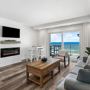  Holiday home The Summit 808: Luxury Beachfront With Incredible Views United States